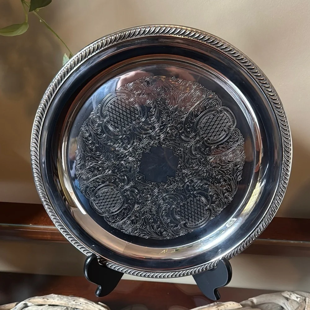 Elegant Leonard Silver Co.  Silver Plated Decorative Tray